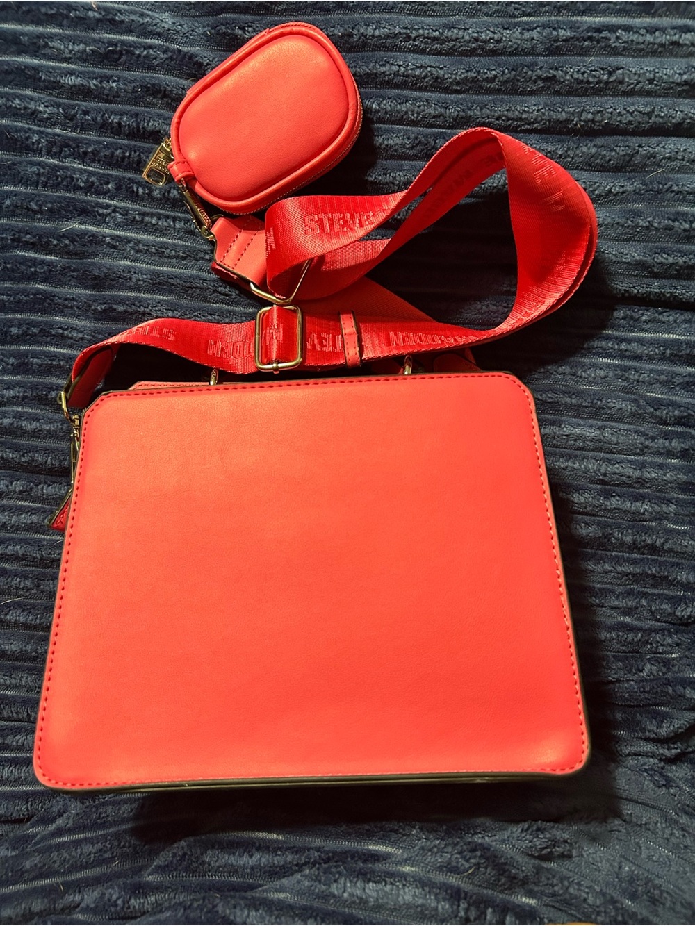 Steve Madden Bevelyn Hot Pink Crossbody Bag - Picture 9 of 16